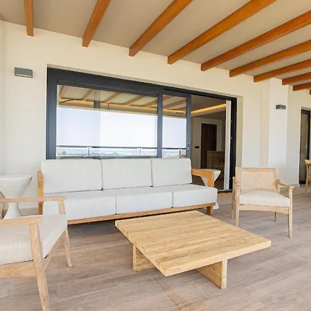 New Modern 3 Bedrooms With Ocean Views Апартаменты *