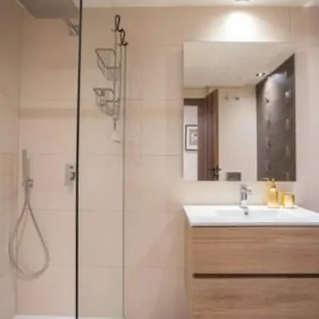 New Modern 3 Bedrooms With Ocean Views *