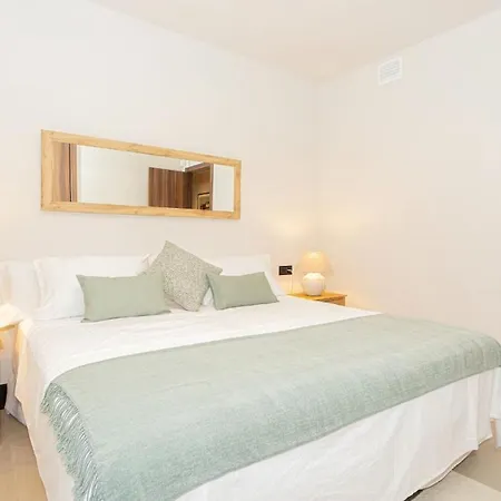 New Modern 3 Bedrooms With Ocean Views 아파트