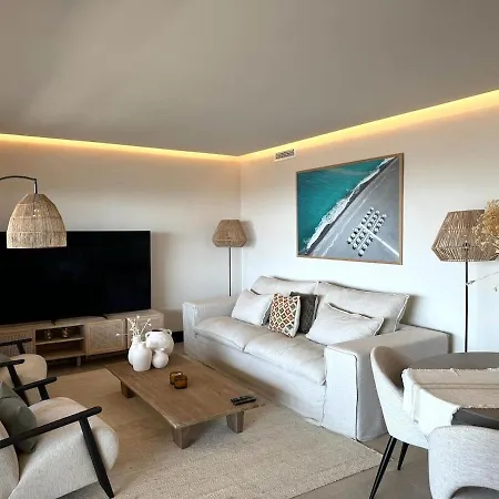 New Modern 3 Bedrooms With Ocean Views *