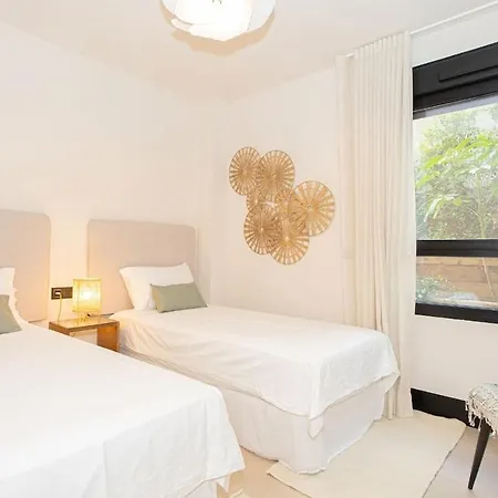 New Modern 3 Bedrooms With Ocean Views