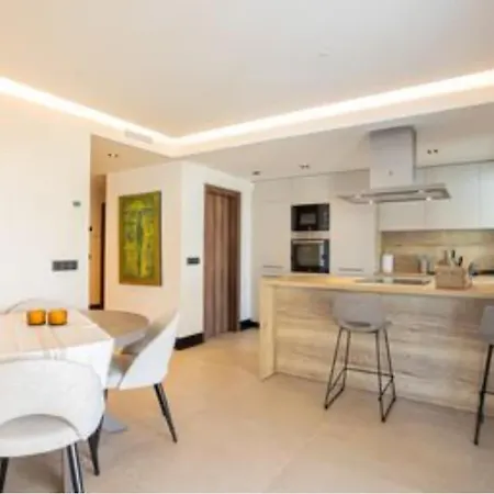 New Modern 3 Bedrooms With Ocean Views Apartment