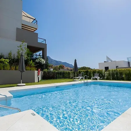 New Modern 3 Bedrooms With Ocean Views Apartment *