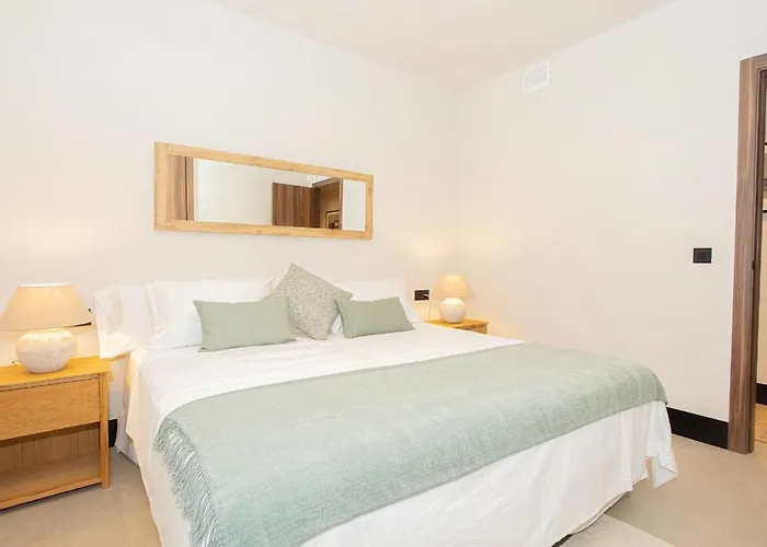 New Modern 3 Bedrooms With Ocean Views 아파트
