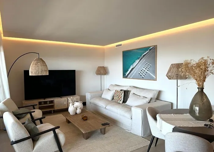 New Modern 3 Bedrooms With Ocean Views *