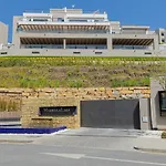 New Modern 3 Bedrooms With Ocean Views Apartman *