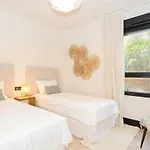 New Modern 3 Bedrooms With Ocean Views